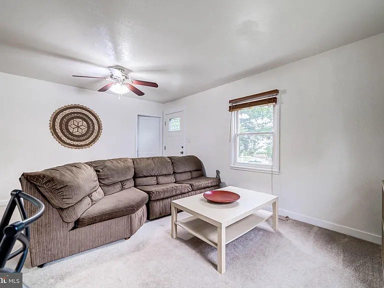 2425 Fort Dr — Photo 6