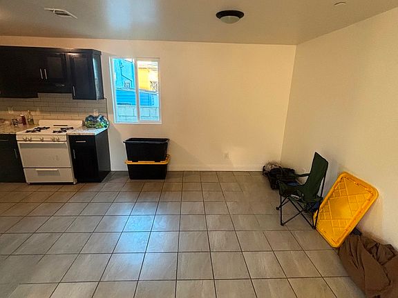 4th image of 214 E 101st St
