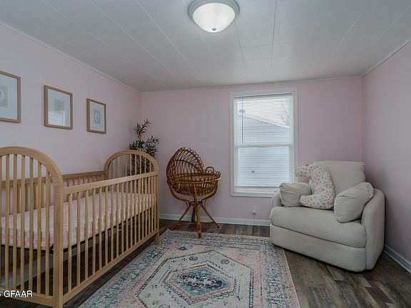 5th image of 615 5th Ave NE
