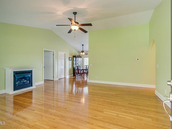5th image of 521 Ridgecrest Rd