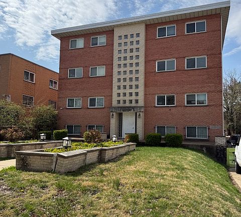 3rd image of 3516 Russell Blvd #11c58885f