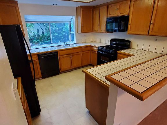 3rd image of 25646 Huron St