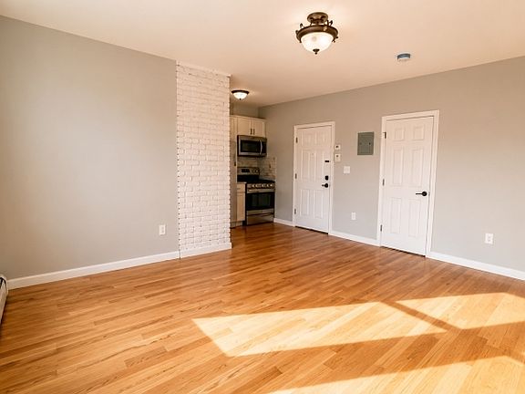 5th image of 305 Cator Ave #1D