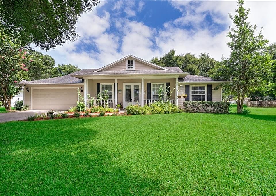 1st image of 815 Club Hills Dr