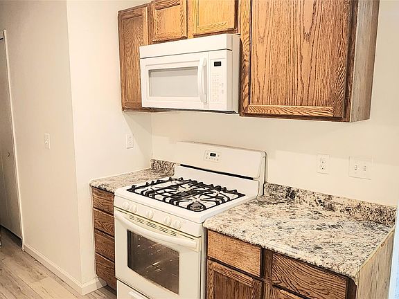 4th image of 15458 Dupage Blvd