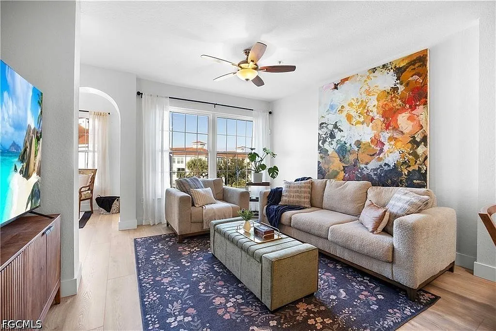 3 bed, 2.0 bath, 1355 sqft, $2,000 — Photo 1