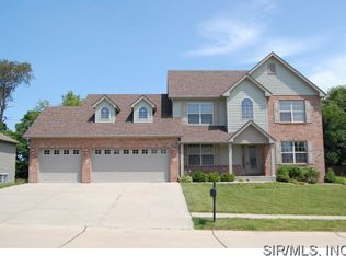 6141 Keebler Oaks Dr, Maryville, IL 62062