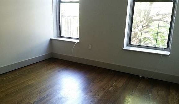4th image of 628 Willoughby Ave