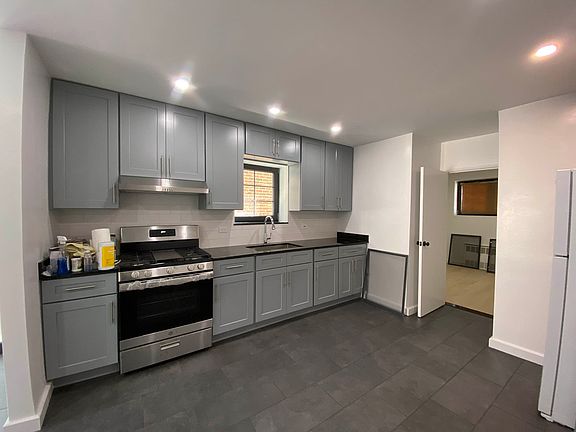 5th image of 63-37 75th Pl Floor 1