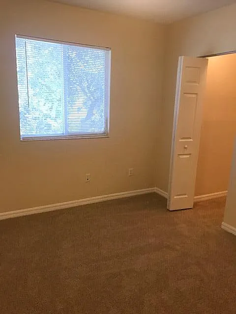 3 bed, 2.5 bath, 1259 sqft, $2,100 — Photo 3