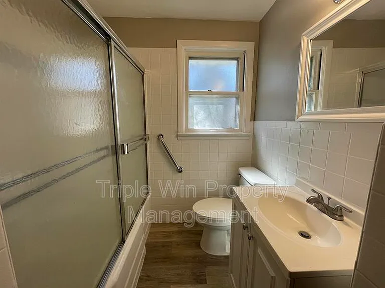 1280 Saint Catherine St — Photo 19