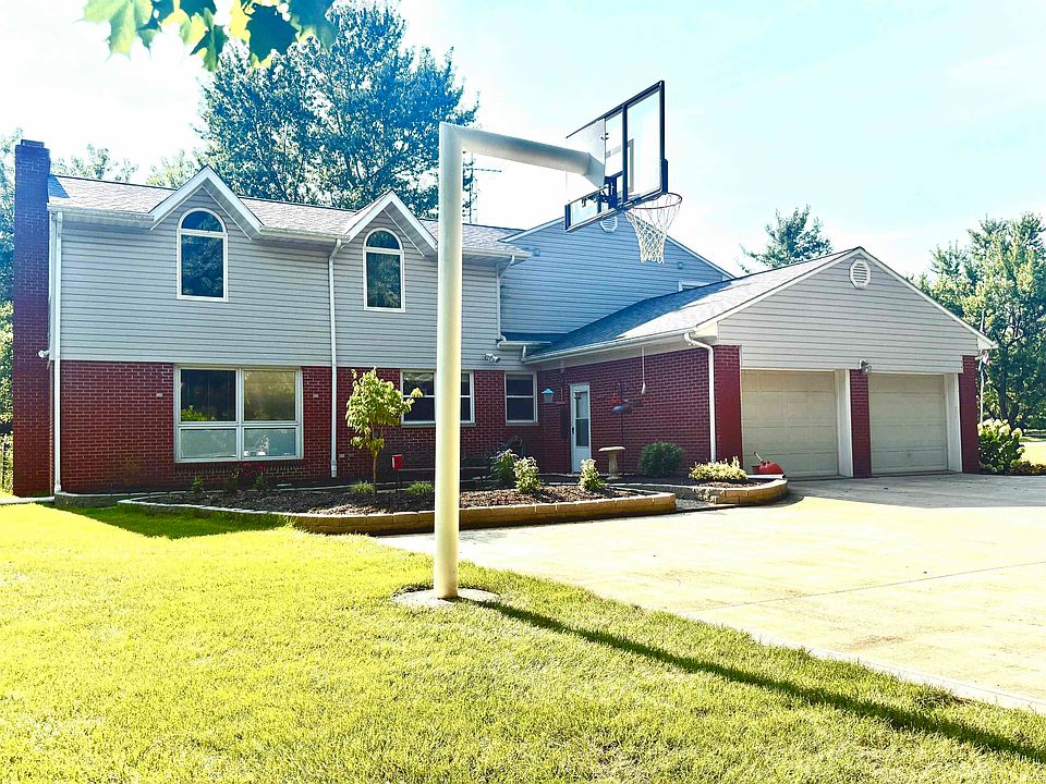 2nd image of 2565 N Breezewood Dr