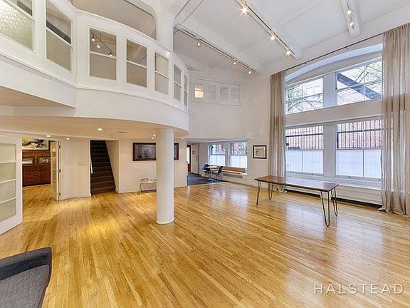 2nd image of 812 Greenwich St #1W