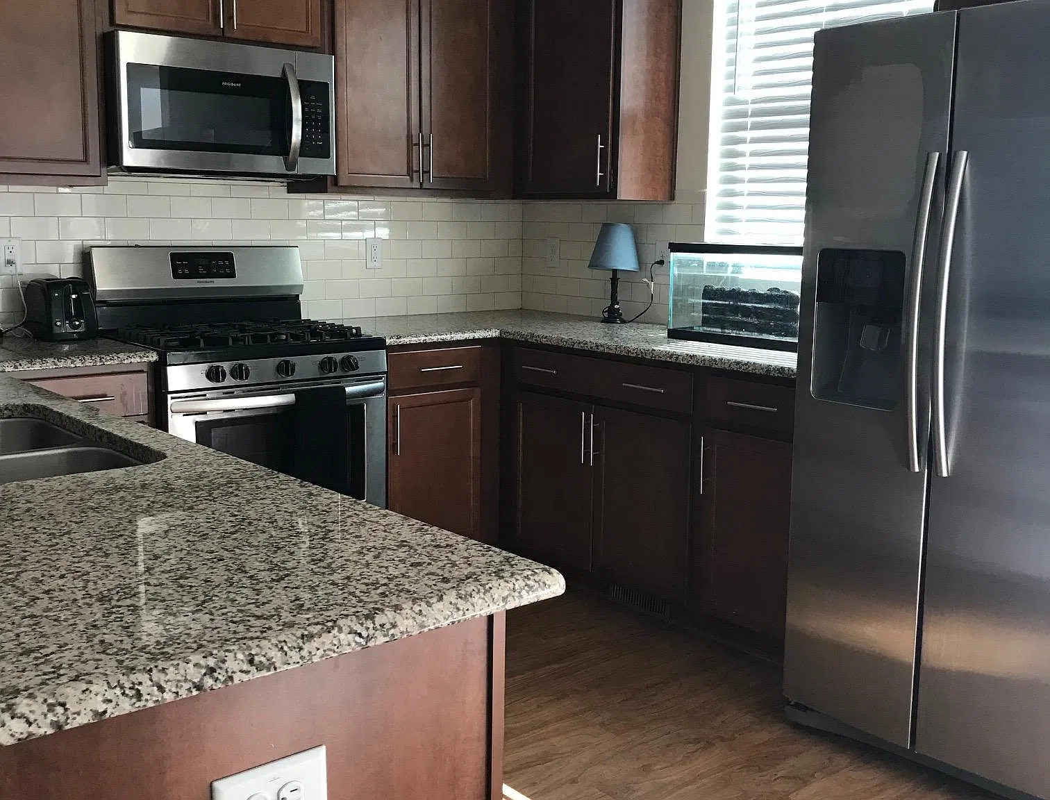 4 bed, 2.5 bath, 1717 sqft, $1,895 — Photo 2