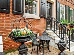 522 Delancey St, Philadelphia, PA 19106