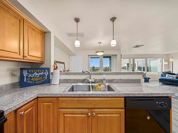2nd image of 3201 Pacific Ave Unit 906