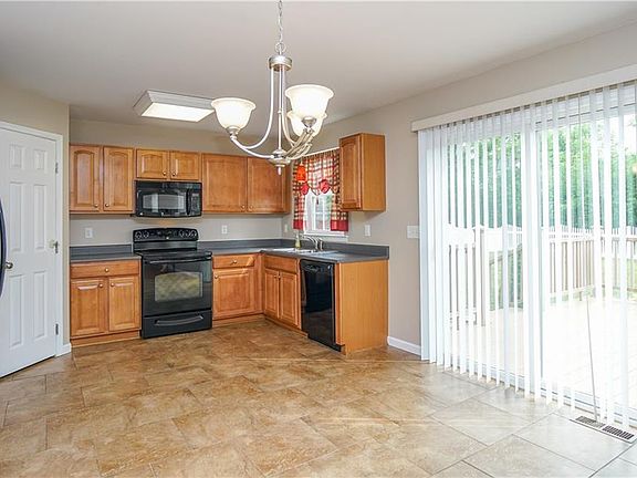 4th image of 6158 Woodford Dr