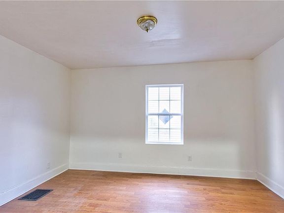 4th image of 1249 W 31st St