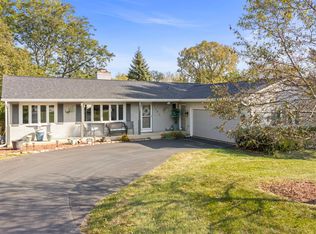 1302 Surrey Ct, Algonquin, IL 60102