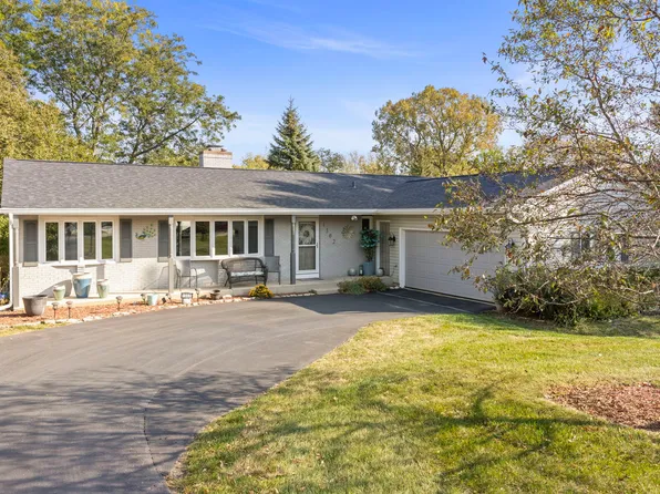 1302 Surrey Ct, Algonquin, IL 60102