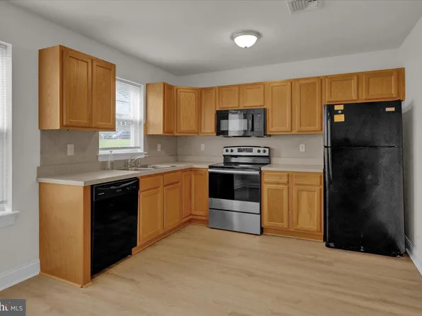 150 Front St, Akron, PA 17501