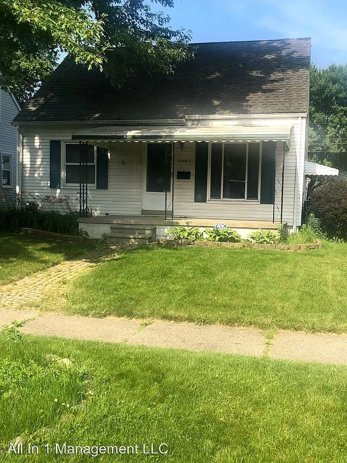 23465 Harding Ave photo 1