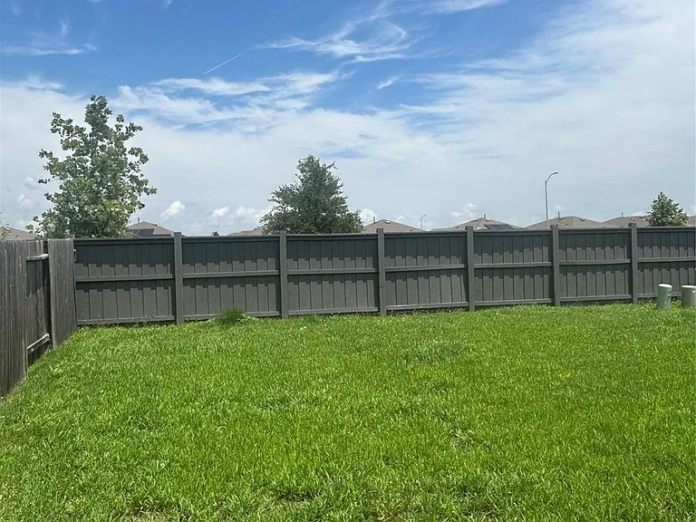 215 Dusty Bridle Ln — Photo 14