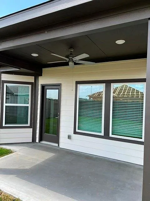 4 bed, 2.5 bath, 2139 sqft, $2,450 — Photo 3