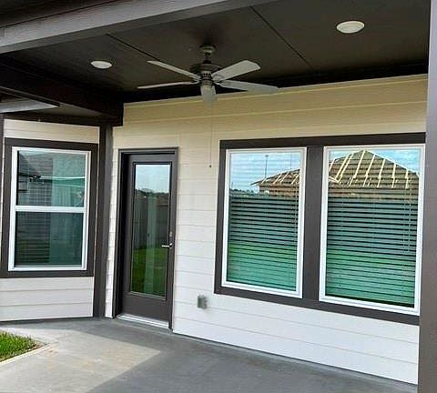 3rd image of 32523 Midsummer Dr