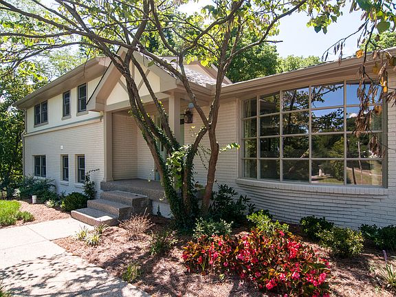 2nd image of 790 Saussy Pl