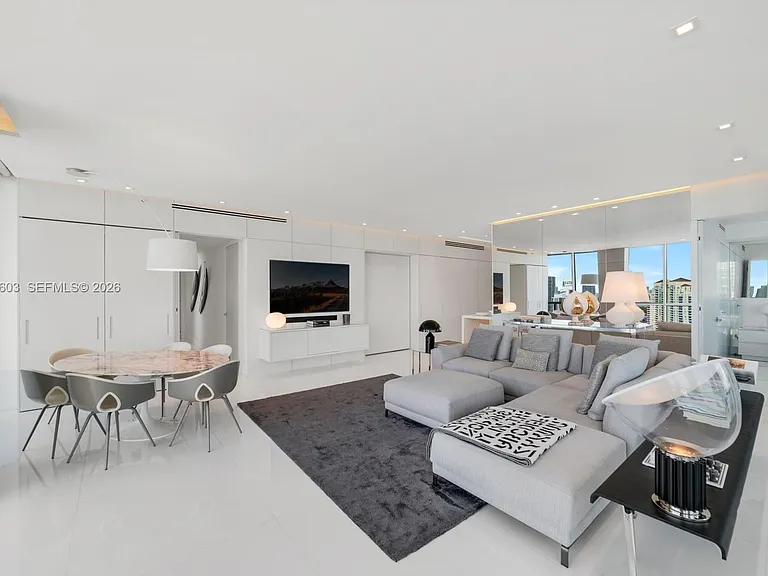 50 S Pointe Dr #2903 — Photo 4
