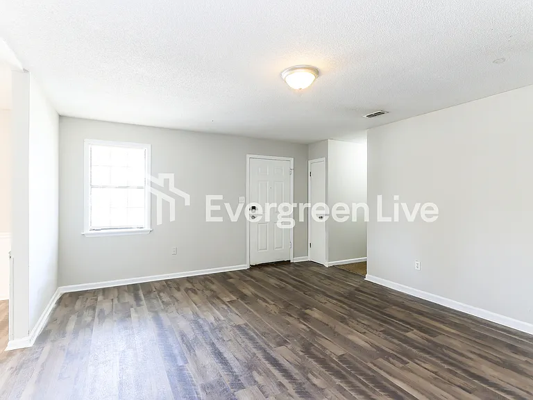 2910 Celeste Dr — Photo 4
