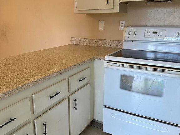 4th image of 2201 White Pine Circle #D
