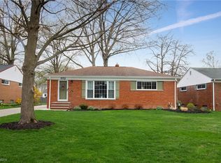 572 Woodlane Dr, Bay Village, OH