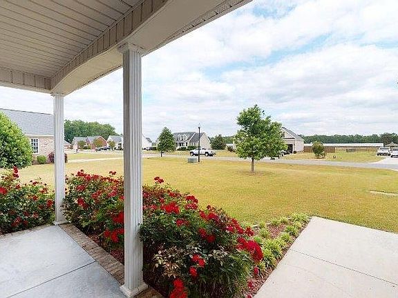 4th image of 303 Eagles Pointe Dr