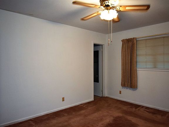 5th image of 8 N Pineview Dr