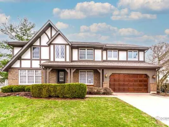 1320 Virginia Ave, Libertyville, IL 60048