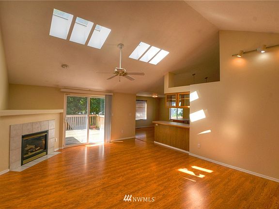 4th image of 8621 Sebastian Drive NE