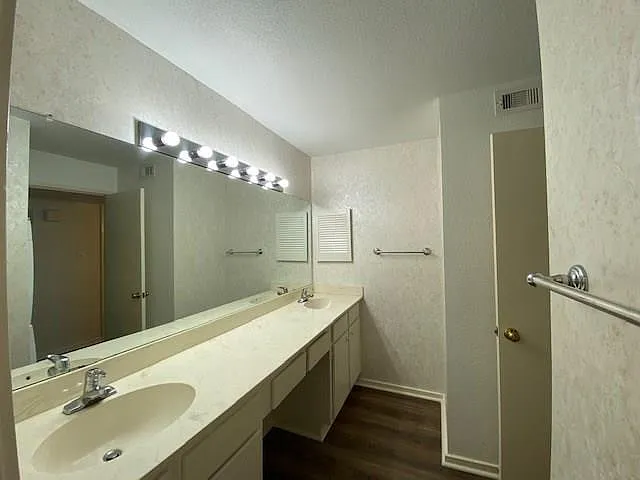 1100 Augusta Dr #46 — Photo 6