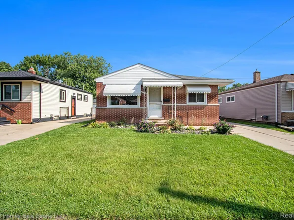 22513 Lake Dr, Saint Clair Shores, MI 48082