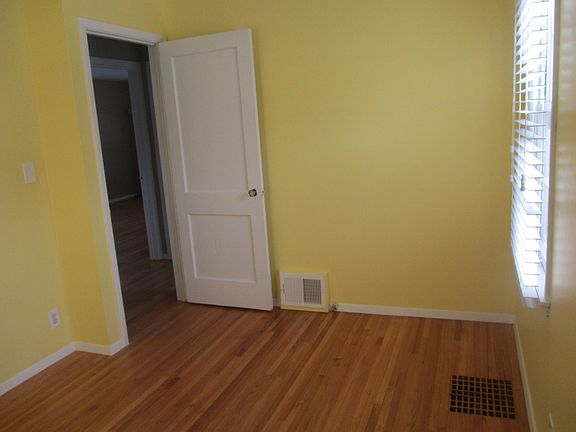 5th image of 6908 Russell Ave S