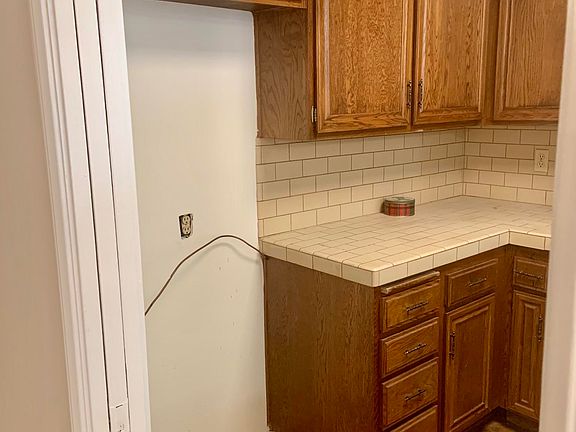5th image of 121 S Hope St APT 305