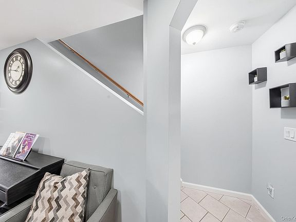 3rd image of 4 Deerfield Court