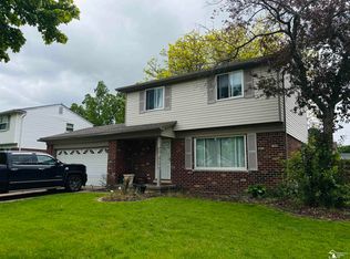 22139 Irongate St, Woodhaven, MI 48183