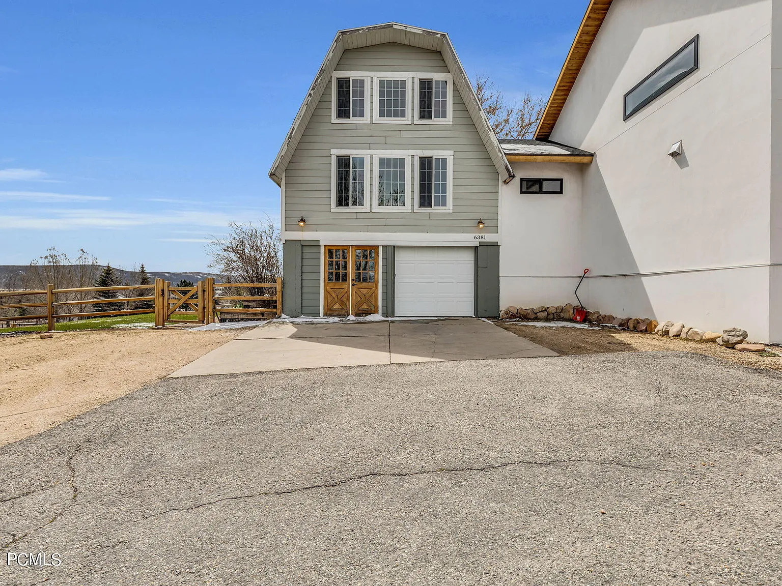 3 bed, 2.0 bath, 2000 sqft, $4,000 — Photo 2