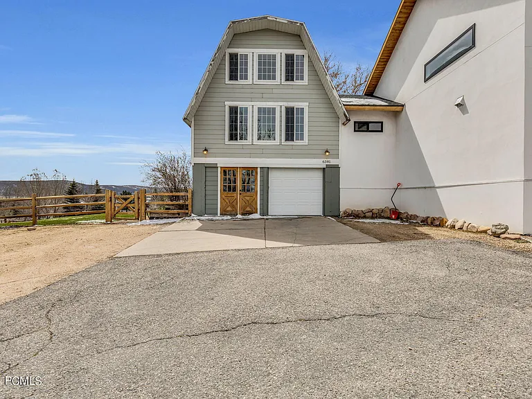 6381 Highland Dr — Photo 2