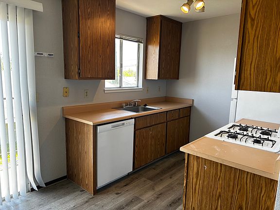 4th image of 1741 W Lockeford St APT 4