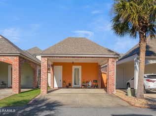 122 Coconut Grove Cir, Lafayette, LA 70508