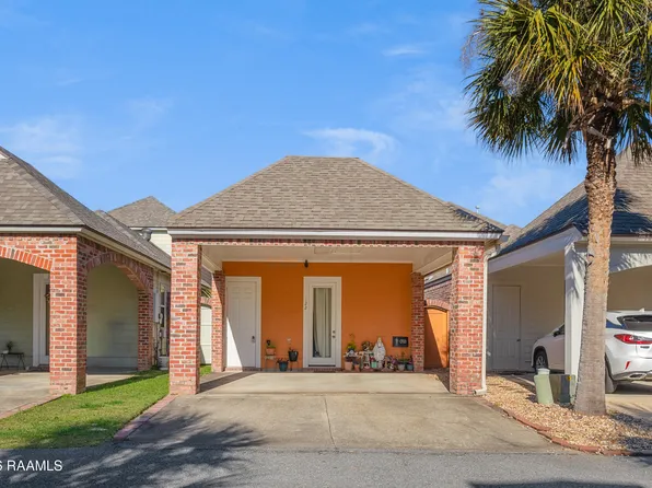 122 Coconut Grove Cir, Lafayette, LA 70508