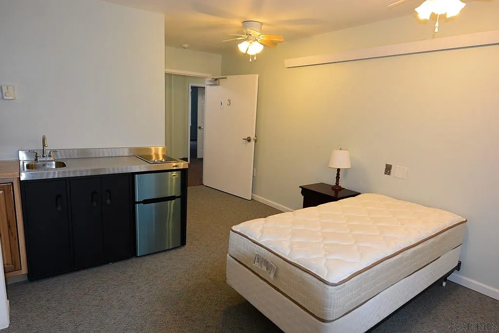 1 bed, 1.0 bath, $595 — Photo 4